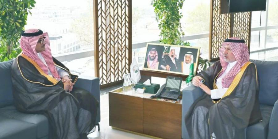 الربيعة وسفير المملكة لدى سوريا يناقشان الموضوعات المتصلة بالشؤون الإنسانية والإغاثية - المساء الاخباري