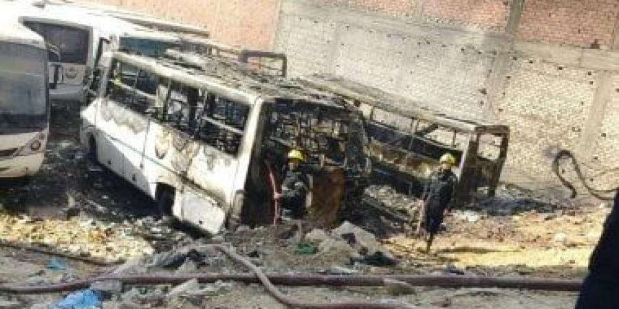 المباحث تستمع لأقوال شهود بحريق 5 أتوبيسات مدرسة بجراج في المقطم - المساء الاخباري
