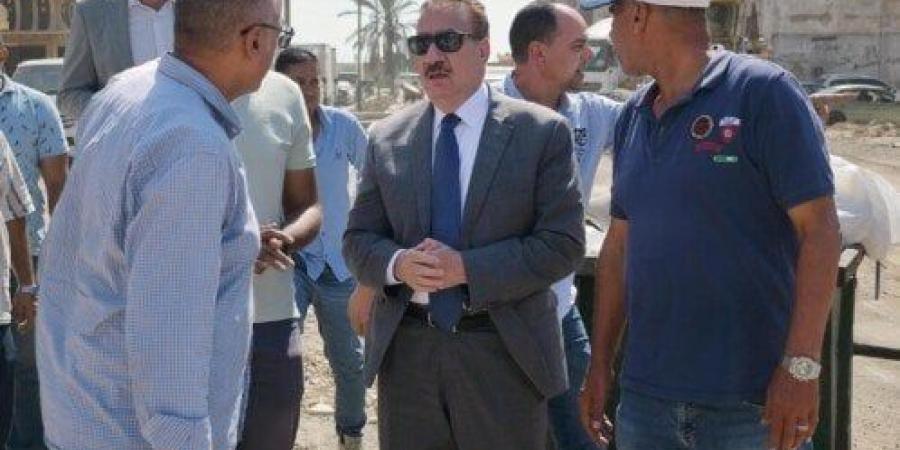 رصف شارع العاشر من رمضان وزراعة الجزر الوسطى.. تفاصيل أعمال التطوير الشامل بحي الزهور - المساء الاخباري