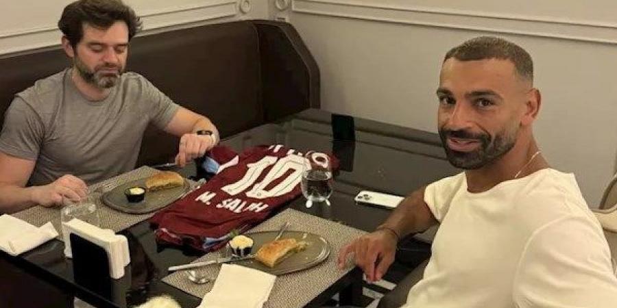 35 % من نصيبك .. وصلة مزاح بين محمد صلاح ووكيله رامي عباس - المساء الاخباري