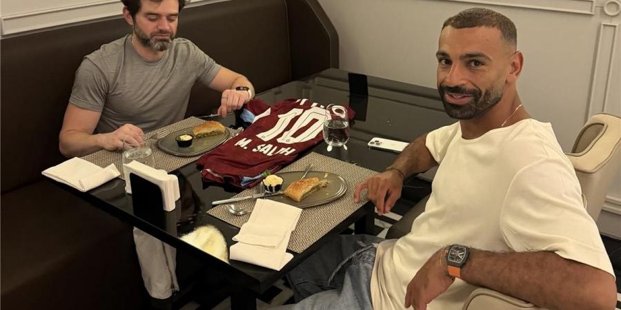 رامي عباس يثير الجدل رفقة محمد صلاح: تناولت 35% من طعامك - المساء الاخباري