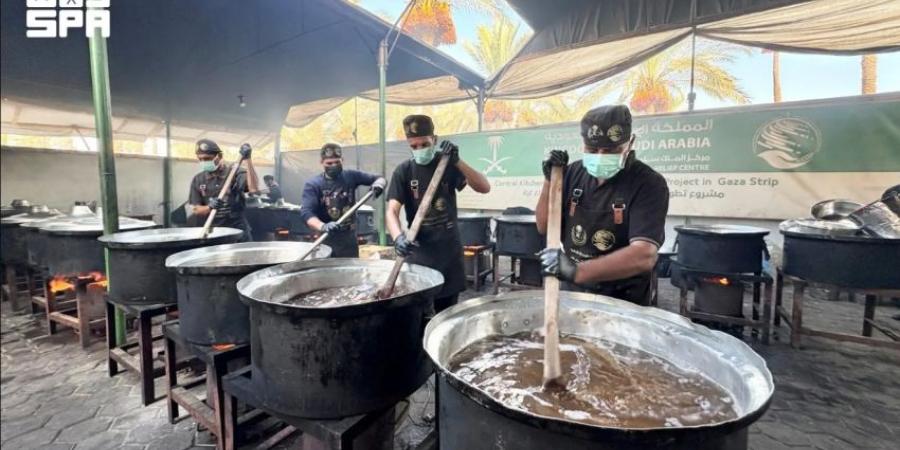 سلمان للإغاثة يعزز الأمن الغذائي في وسط وجنوب غزة بـ24,500 وجبة غذائية ساخنة - المساء الاخباري