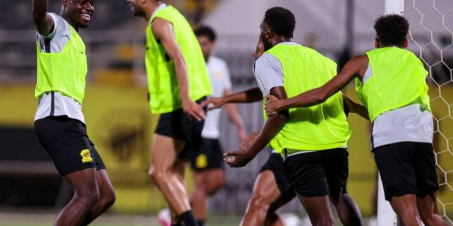 الهلال والنصر والأهلي تواجه الفيحاء والرياض وأبها