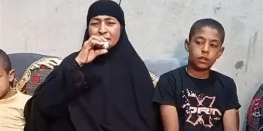 خرج يشتغل ومرجعش تاني.. والدة أحد ضحايا حادث سقوط سقالة ببني سويف: كان العائل الوحيد لينا | بث مباشر