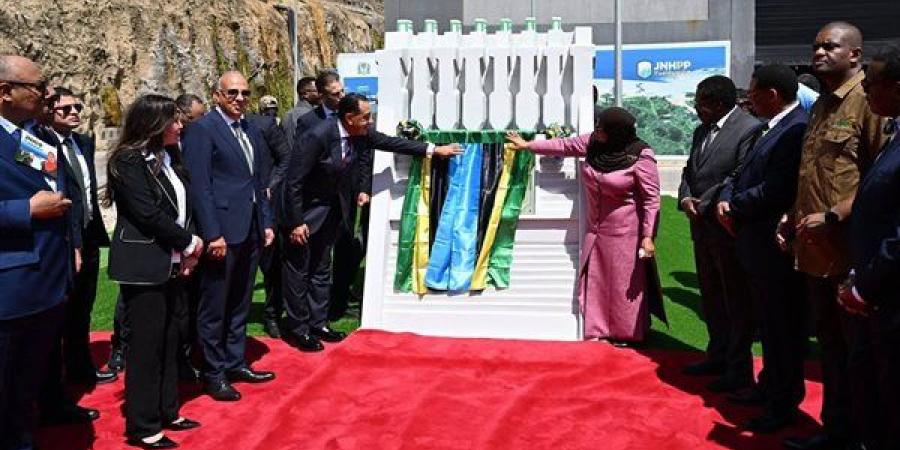 نيابة عن الرئيس.. مدبولي يشارك رئيسة تنزانيا في جولة تفقدية وإزاحة الستار لتدشين سد ومحطة جوليوس نيريري | بث مباشر