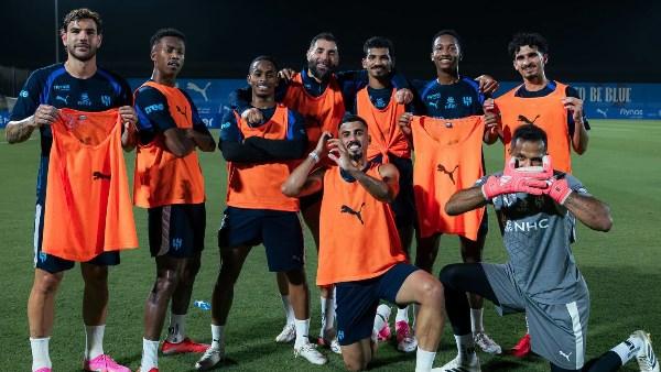 الهلال يطلق ثورة هجومية جديدة مع رحيل بنزيما وتوجه نحو مارتينيلي وواتكينز