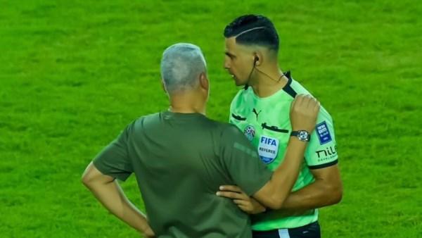 لجنة الحكام تُفصح عن تفاصيل الحوار بين محمد معروف ووائل جمعة بعيدًا عن قضية حماية اللاعب
