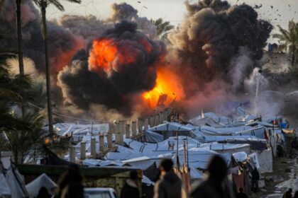 الاتحاد الأوروبي يُشير إلى أن وقف إطلاق النار في غزة لا يعدو كونه مجرد حبر على ورق في ظل استمرار قتل المدنيين