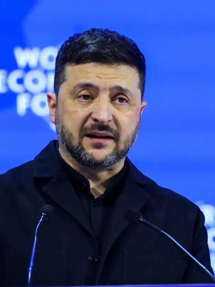 زيلينسكي يؤكد على أهمية تعزيز أمن السكك الحديدية في أوكرانيا
