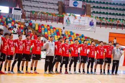 تهنئة وزير الشباب والرياضة لمنتخب الناشئين لكرة اليد بمناسبة فوزه ببطولة أفريقيا