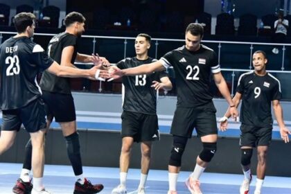 مصر تتصدر المجموعة الثانية في بطولة كأس الأمم الأفريقية لرجال الطائرة