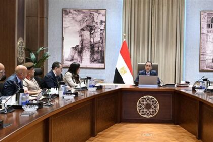 رئيس الوزراء يناقش تطورات مشروع كبير في مدينة العلمين الجديدة خلال اجتماع موسع
