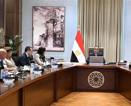 رئيس الوزراء يناقش تطورات مشروع كبير في مدينة العلمين الجديدة خلال اجتماع موسع