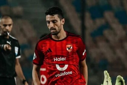 طبيب الأهلي يكشف آخر تطورات إصابة طاهر محمد طاهر في مواجهة أبو قير