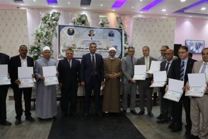 تكريم محافظ البحر الأحمر لأوائل الثانوية العامة والأزهرية والتعليم الفني والتربية الخاصة والدمج