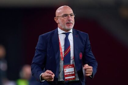 تجديد عقد لويس دي لا فوينتي حتى 2032 يطرح أرقامه مع منتخب إسبانيا