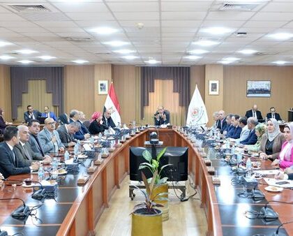 مجلس جامعة المنصورة يبحث تظلمات طلاب برنامج «المنصورة–مانشستر» ويوافق على تسجيل 177 طالبًا