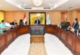 نائب محافظ الفيوم يناقش مع ممثلي القطاع الخاص التحضيرات لملتقى “يوم الفيوم للتوظيف”