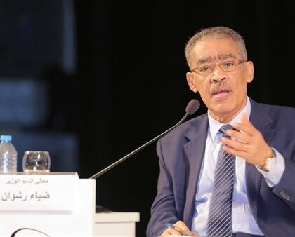 ضياء رشوان: وسائل التواصل الاجتماعي تخلق آمالًا مزيفة تصدم الشباب بالواقع
