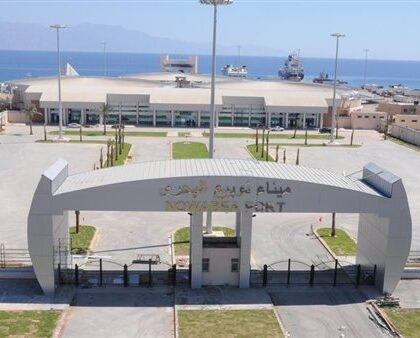 تداول 11 ألف طن من البضائع عبر 642 شاحنة في موانئ البحر الأحمر