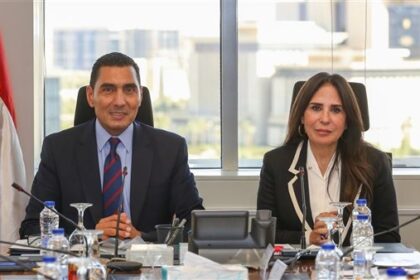 وزيرا الرياضة والإسكان يناقشان سبل تعزيز التعاون في مجالات مراكز الشباب والمدن الجديدة