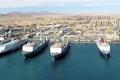 تسجيل حركة مرور 12 ألف طن و656 شاحنة من البضائع العامة والمتنوعة في موانئ البحر الأحمر