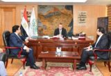 محافظ الفيوم يستعرض التحضيرات لمهرجان تونس للخزف والحرف اليدوية