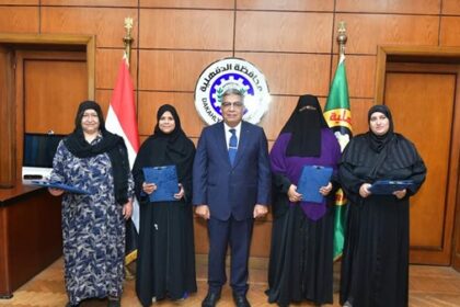 محافظ الدقهلية يوزع 5 رحلات عمرة على المعتمرين ويستقبلهم في المحافظة