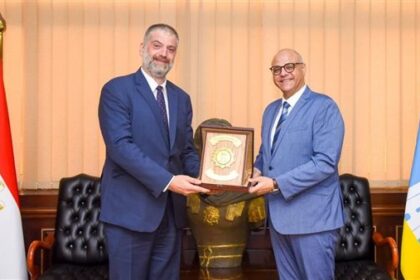 محافظ الإسكندرية يلتقي قنصل عام روسيا بمناسبة انتهاء فترة عمله ويثني على جهوده في تعزيز العلاقات المصرية الروسية