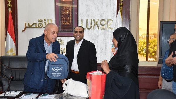 صندوق تحيا مصر يقدم تأشيرات عمرة مجانية للسيدات ويوزع مستلزمات مدرسية للطلاب في الأقصر