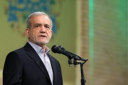 الرئيس الإيراني يؤكد أن الوحدة والتماسك هما السبيل لمواجهة الضغوط الأمريكية