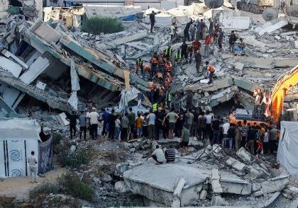 ارتفاع عدد ضحايا انهيار بناية سكنية تأوي نازحين في غزة إلى 20 وفاة