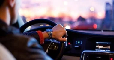 السلطات الأمريكية تبدأ تحقيقًا في أجهزة مساعدة القيادة بعد تسجيل 3 وفيات و11 إصابة