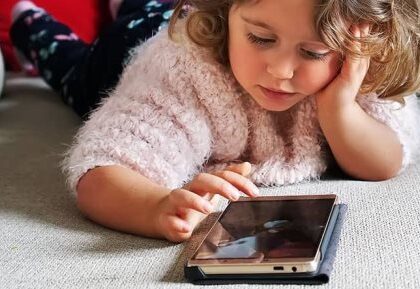 آبل تكشف عن ميزات جديدة تعزز سلامة الأطفال عبر أجهزتها