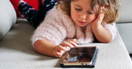 آبل تكشف عن ميزات جديدة تعزز سلامة الأطفال عبر أجهزتها