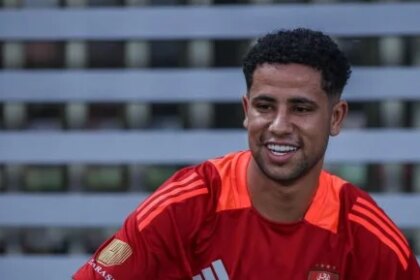الأهلي يحضر رضا سليم لفرصة اللعب بعد فترة التوقف الدولي القادمة
