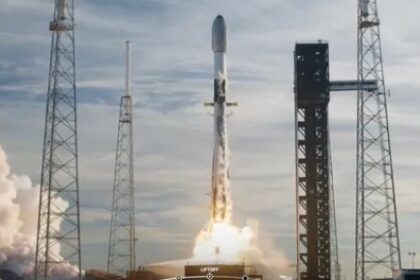 شركة SpaceX تطلق قمر اتصالات على متن المهمة رقم 700 لصواريخ Falcon
