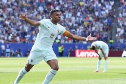 مبابي يقود ريال مدريد لفوز مثير على إلتشي ويلاحق برشلونة في الليجا