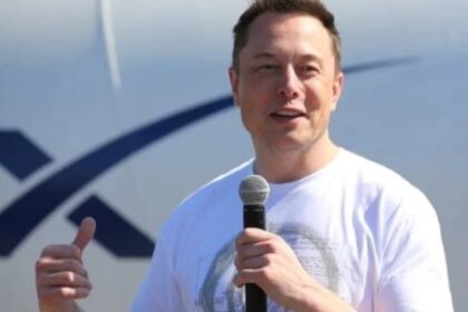 إيلون ماسك يلمح إلى إمكانية دمج شركتي Tesla و SpaceX مستقبلاً