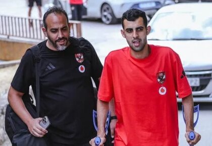 طبيب الأهلي يطمئن على يوسف بلعمري ويشدد على الالتزام بالتأهيل العلاجي