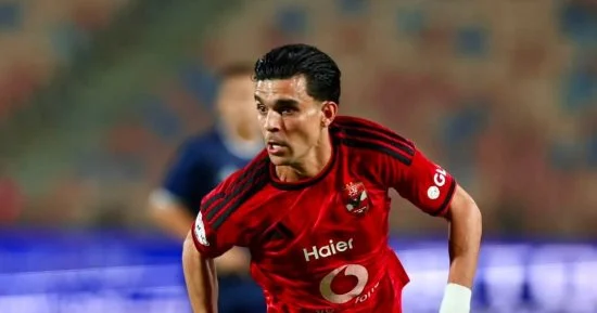 الأهلي يؤجل تجديد عقد أشرف بن شرقي بسبب السقف المالي وتركيز اللاعب