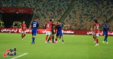 سموحة يقبط الأهلي وينهي الشوط الأول بتعادل سلبي في مباراة مشوقة
