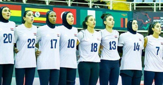 السفير المصري في كينيا يحث سيدات الطائرة على الاحتفال بلقب أفريقيا قبل العودة