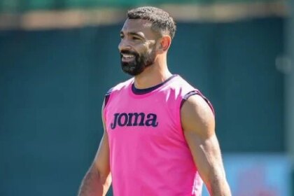 محمد صلاح ينضم لمعسكر منتخب مصر تحضيرًا لمباريات أنجولا وجنوب السودان