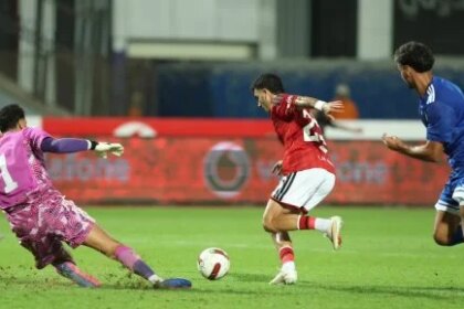 الأهلي يتفوق على أبو قير بهدفين ويتصدر قمة الدوري المصري الممتاز