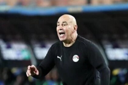 لماذا يعتمد 3 مدربين على الطقم الغامق الموحد في كل المباريات؟ تفاؤل أم تقليد؟