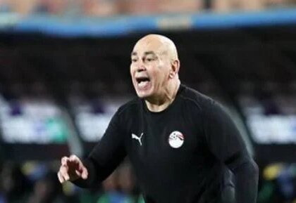 لماذا يعتمد 3 مدربين على الطقم الغامق الموحد في كل المباريات؟ تفاؤل أم تقليد؟