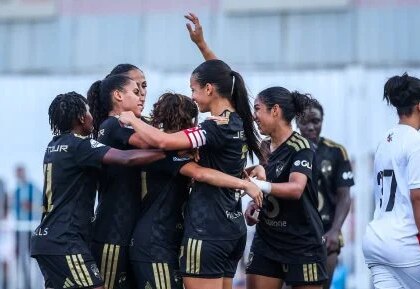 احتفال نجمات الأهلي بأكبر انتصار في تاريخ مواجهات قمة الكرة النسائية ضد الزمالك