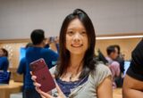 انطلاق المبيعات الرسمية.. Apple تفتح أبواب متاجرها حول العالم لاستقبال مشتري iPhone 18 Pro