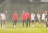 شاهد لحظة فرض دش بارد على حسام حسن ولاعبي المنتخب قبل التدريب